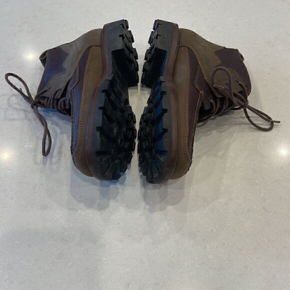 Cole Hann boys boots, size 5 1/2 excellent condition worn once. Leather. - Picture 3 of 8